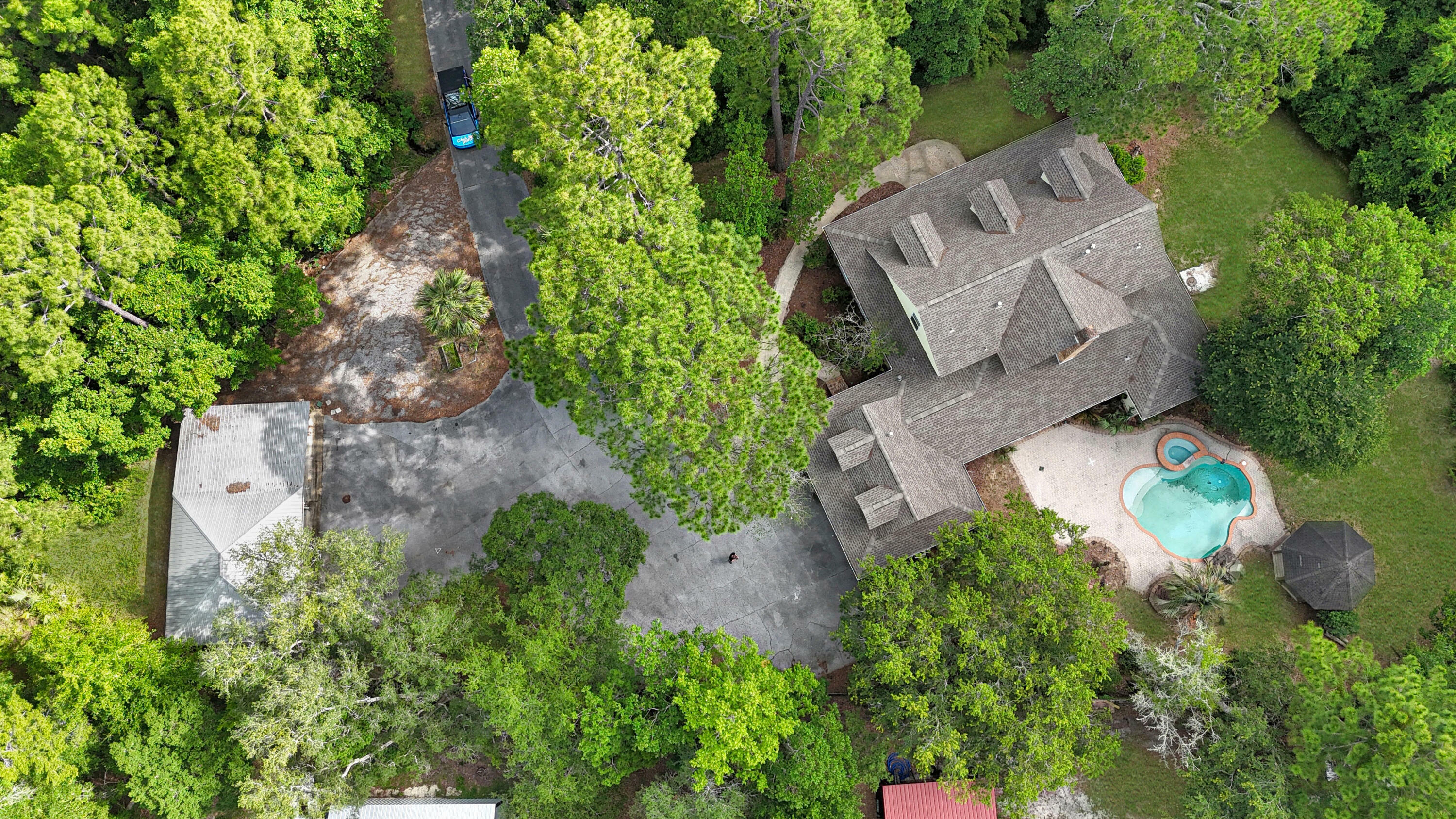 Property Photo: 4524 Woodlands Drive FL 32578