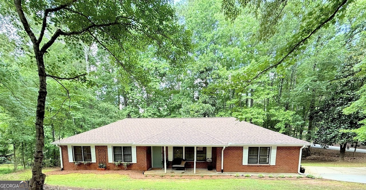 Property Photo: 4032 Golfview Drive GA 30180