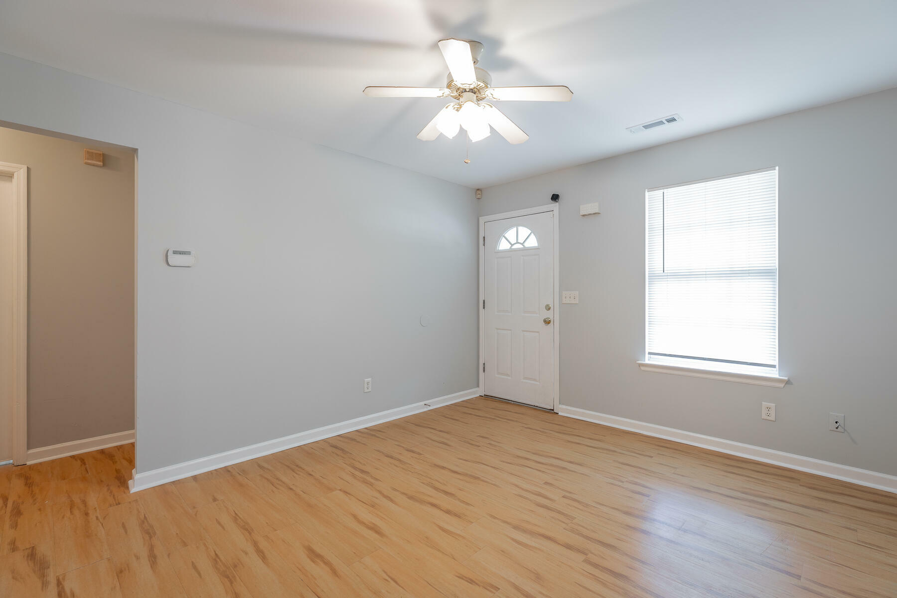 Property Photo: 1039 N Orchard Knob Avenue TN 37406