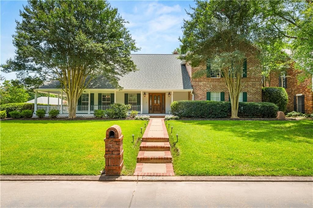 Property Photo: 901 Windermere Boulevard LA 71303