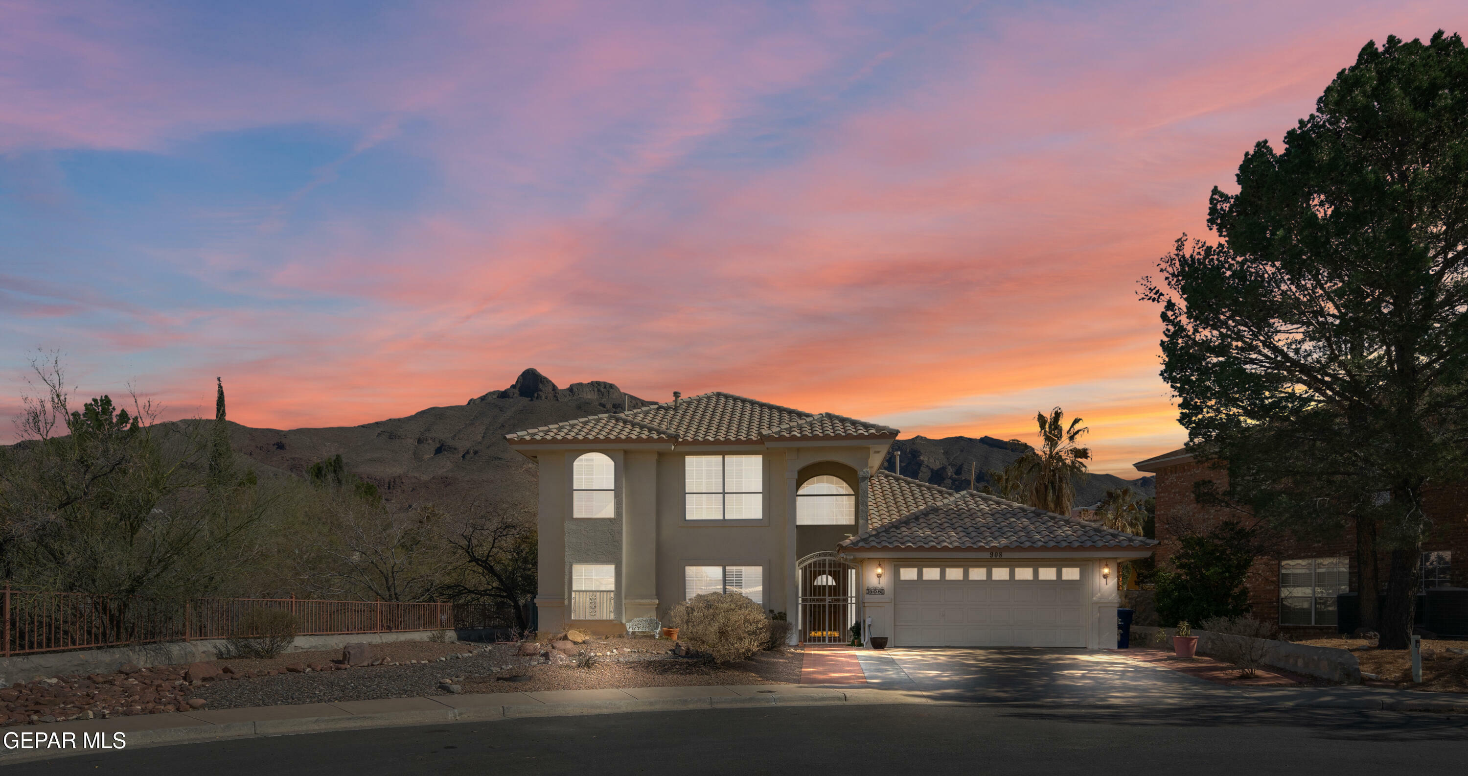 Property Photo:  908 Via De La Paz Drive  TX 79912 