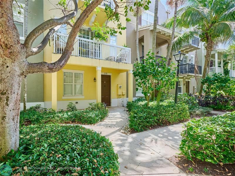 Property Photo: 115 E Coda Cir 115 FL 33444