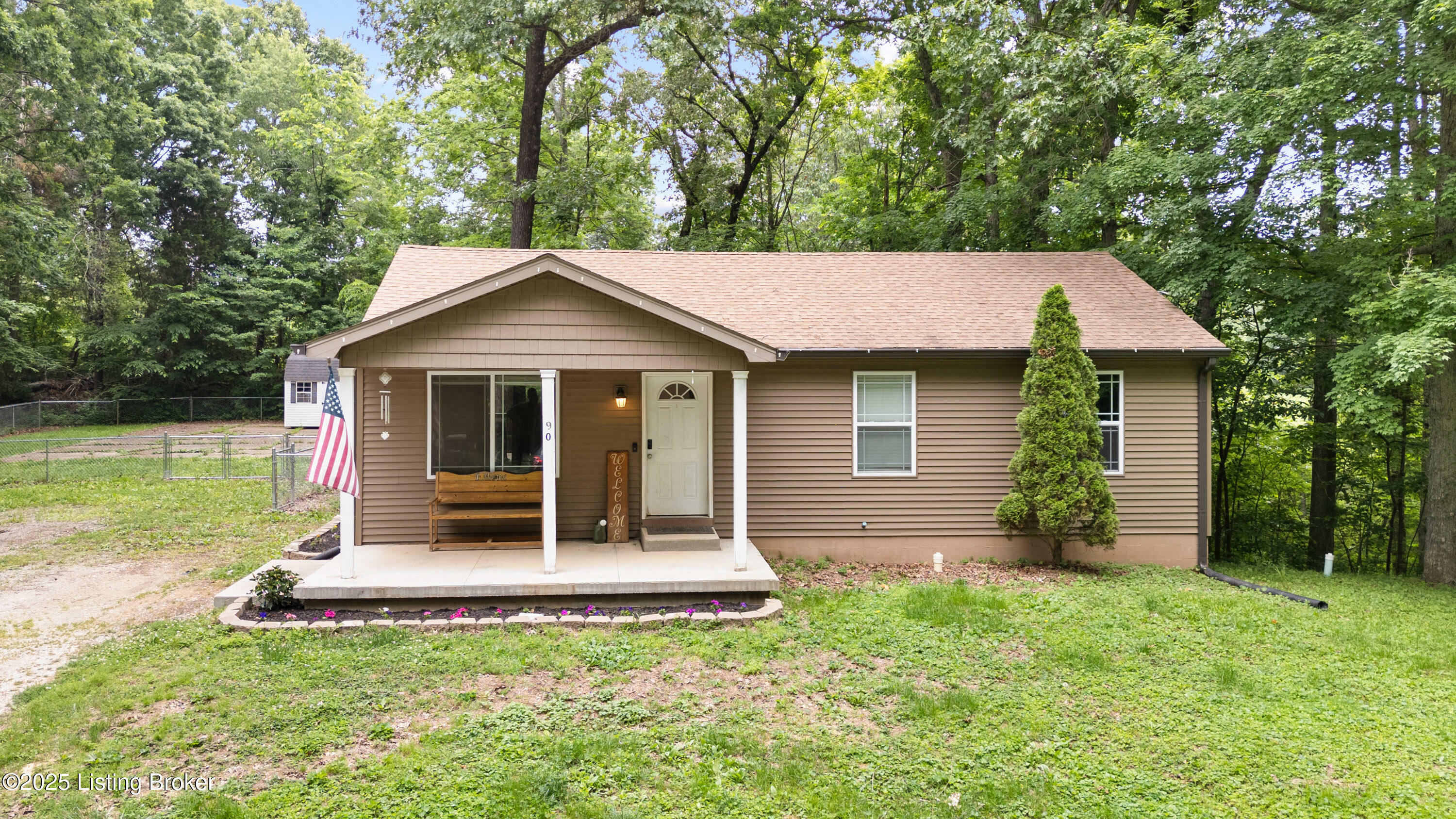 Property Photo: 90 Shellys Trace KY 40108