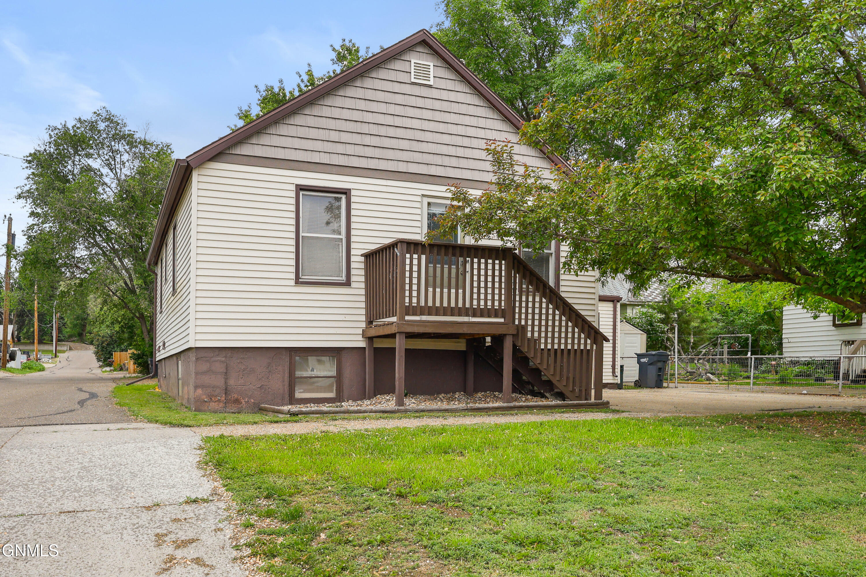 406 2nd Avenue NE  Mandan ND 58554 photo