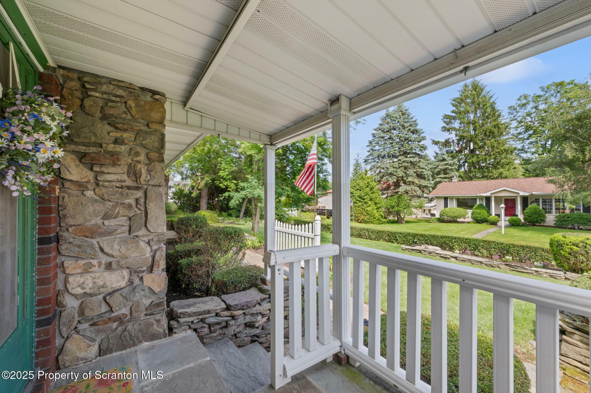 Property Photo: 315 Delin Drive PA 18411