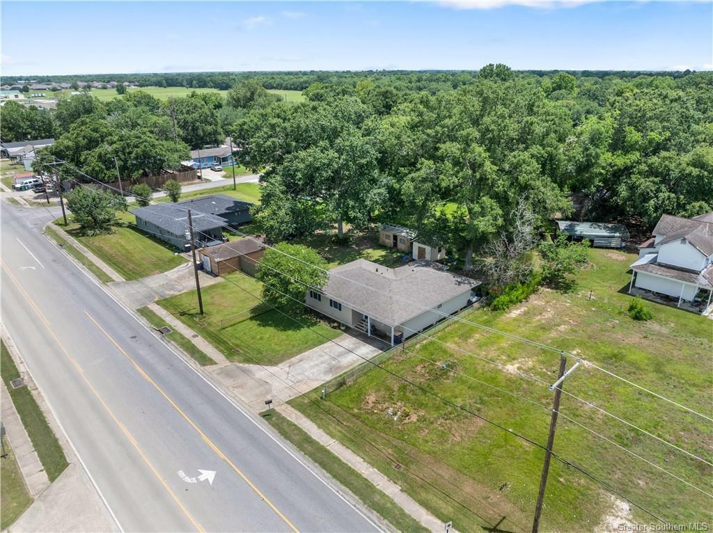 Property Photo:  210 E Miller Avenue  LA 70647 