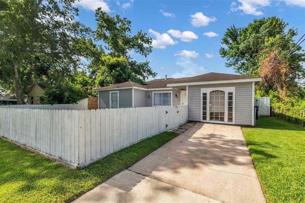 Property Photo:  7534 Bywood Street  TX 77028 