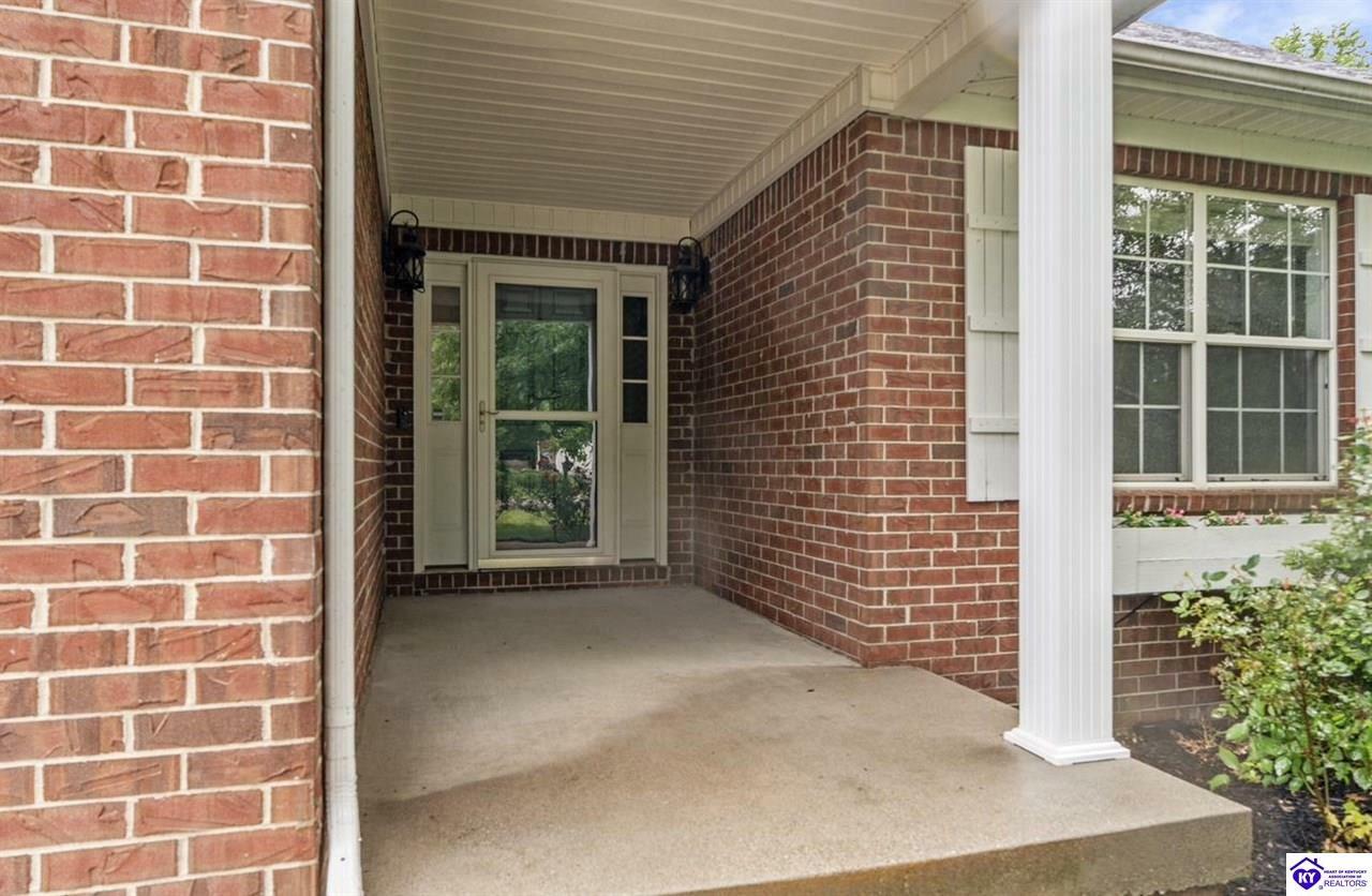 Property Photo: 115 Twin Oaks Drive KY 40004