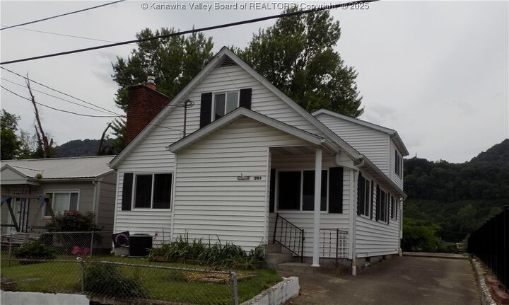 1004 E Riverview Drive  Belle WV 25015 photo