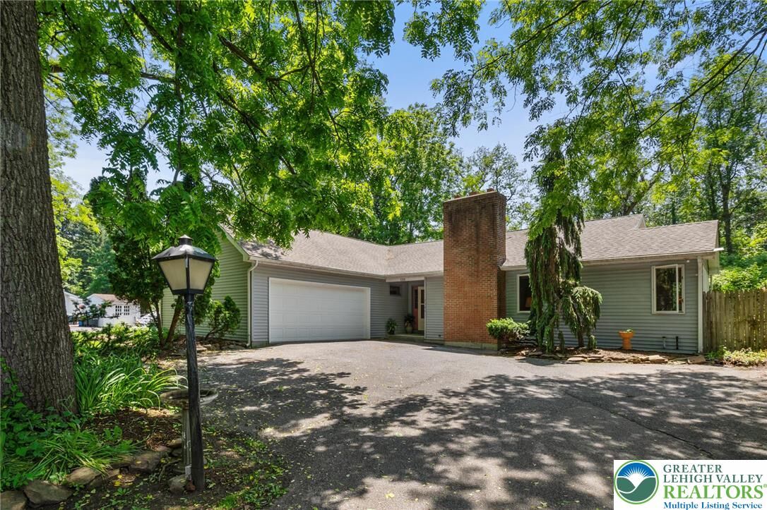 Property Photo:  5306 Lanark Road  PA 18034 