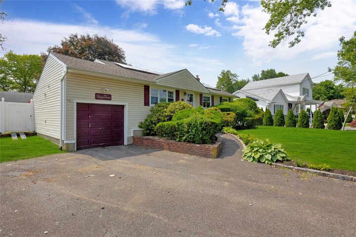 Property Photo:  53 Wiltshire Drive  NY 11725 