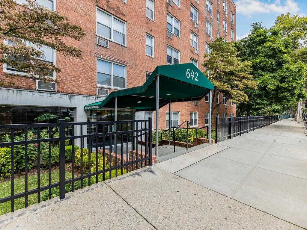 Property Photo: 642 Locust Street 2D NY 10552