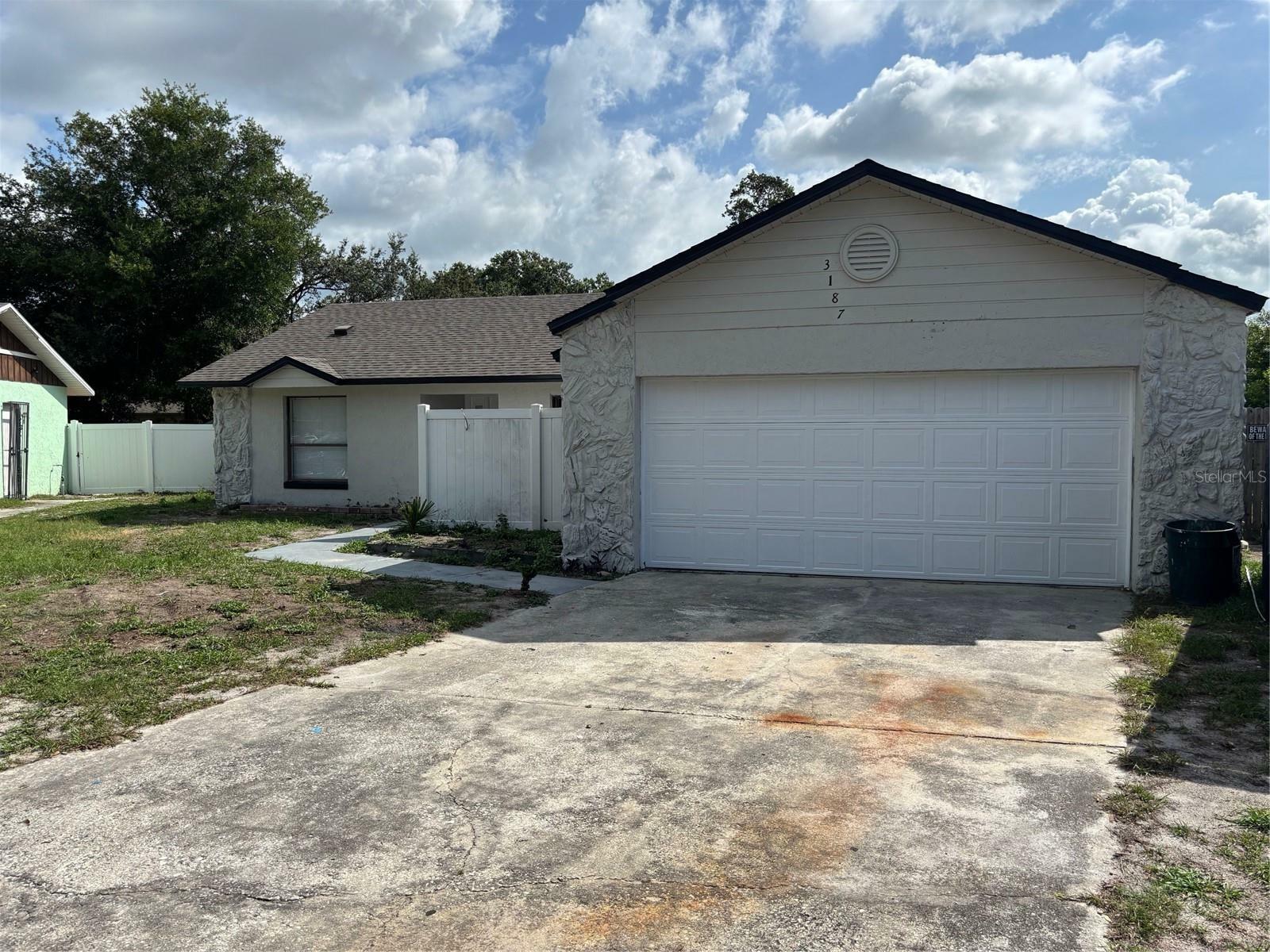 Property Photo: 3187 Shady Willow Drive FL 32808