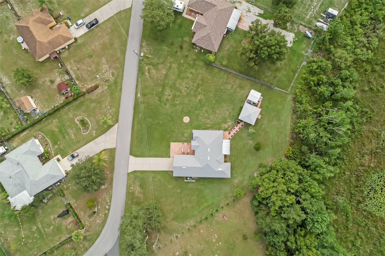 Property Photo: 316 Dupont Circle FL 34737