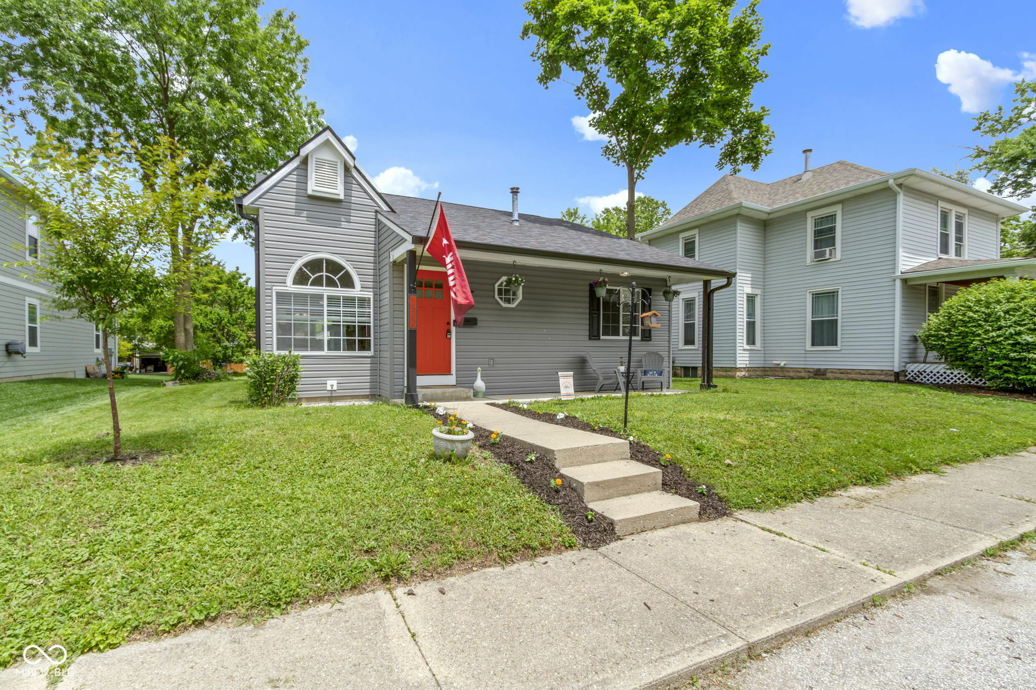 Property Photo: 422 W Broadway Street IN 46142
