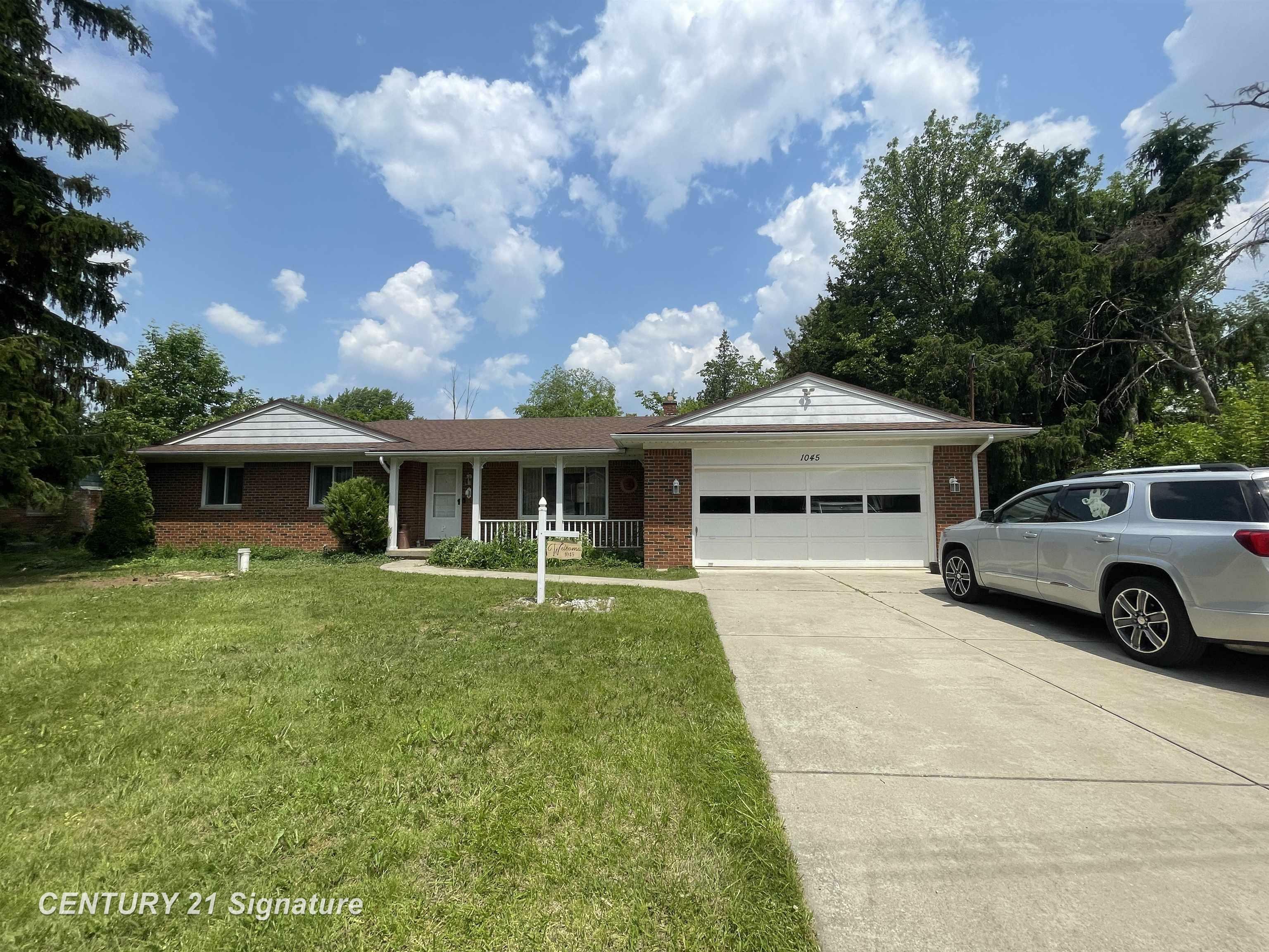 Property Photo: 1045 N Pinecrest Lane MI 48439