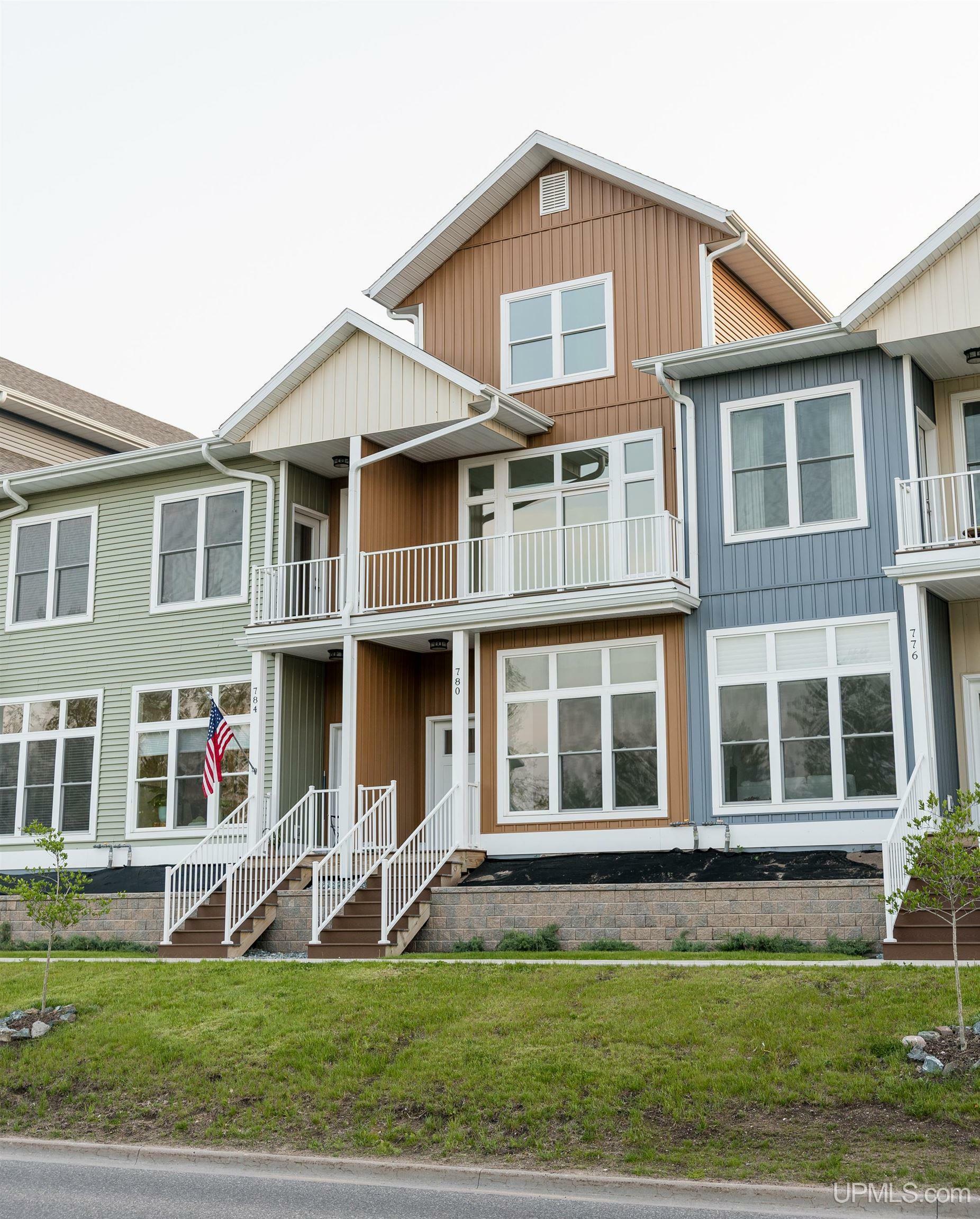 780 S Lakeshore Boulevard A+/6  Marquette MI 49855 photo
