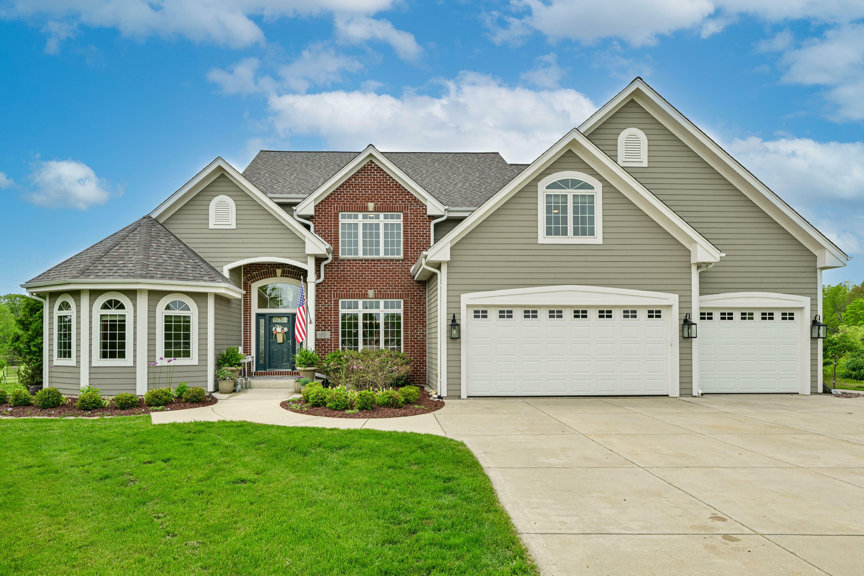 13345 N Laurel Ln  Mequon WI 53097 photo