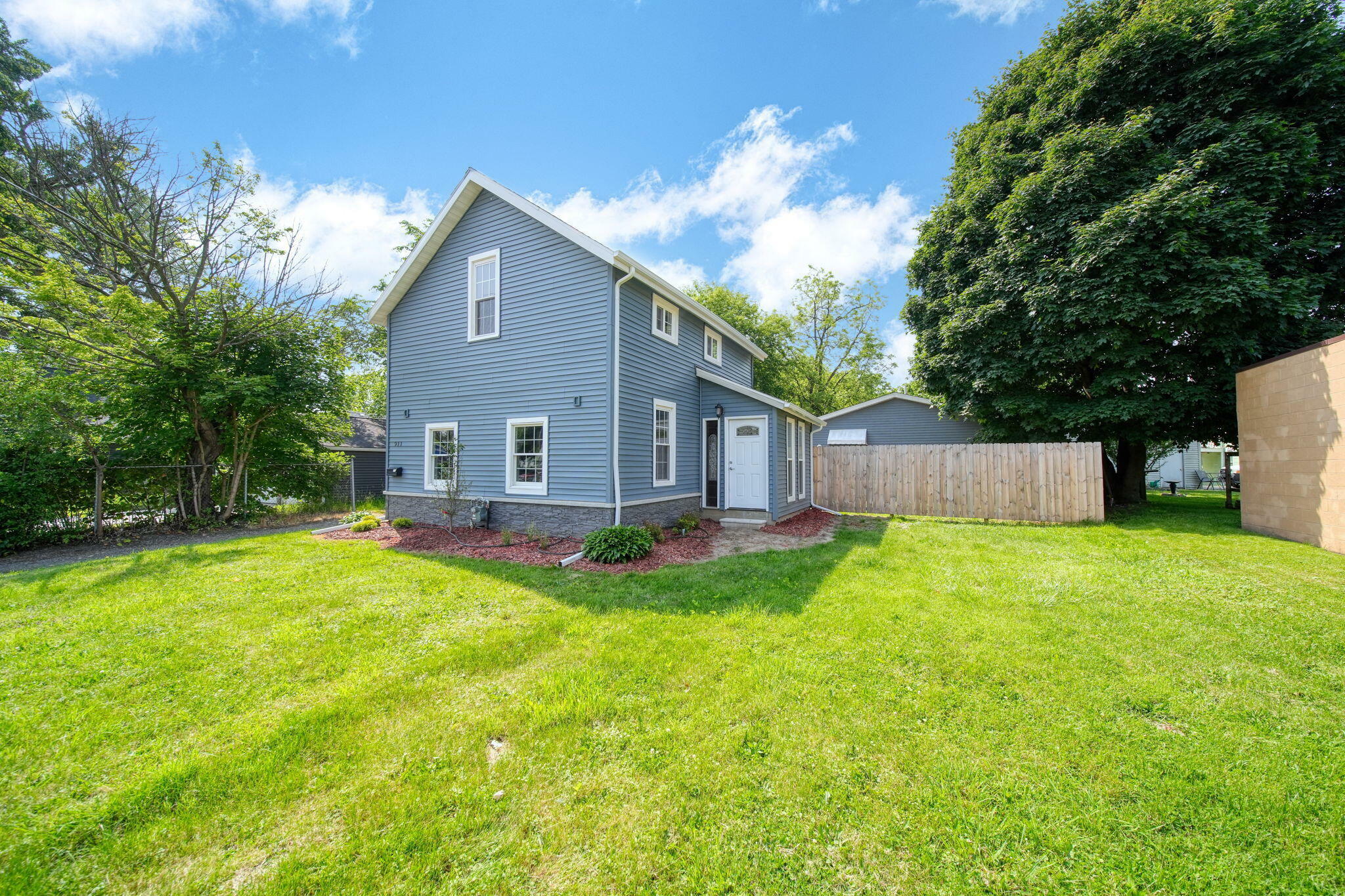 Property Photo: 911 E Ganson Street MI 49201