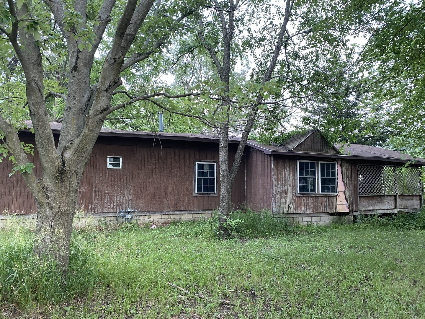 Property Photo: 110 N Robert Drive IL 60407