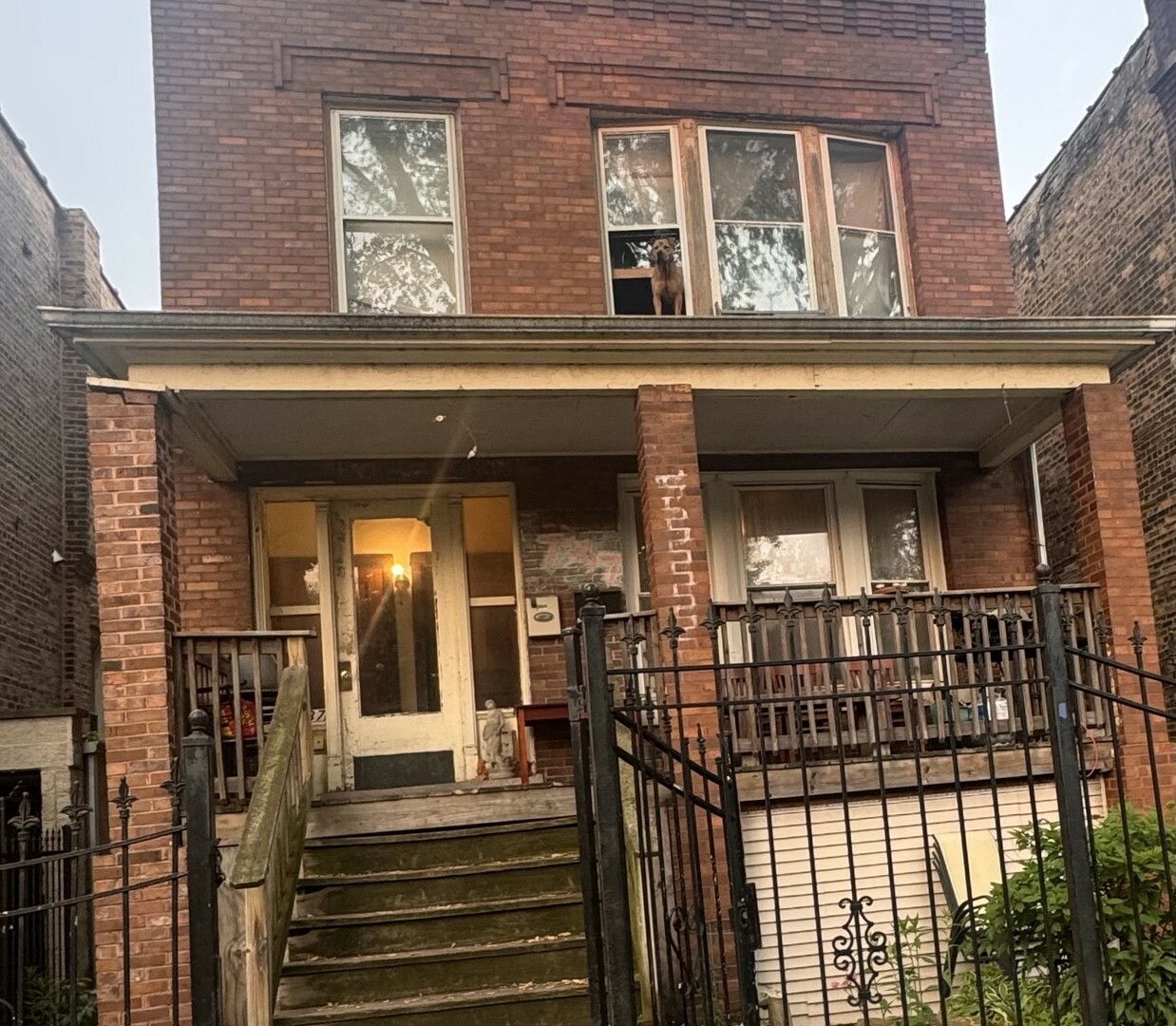 Property Photo: 7337 N Honore Street IL 60626