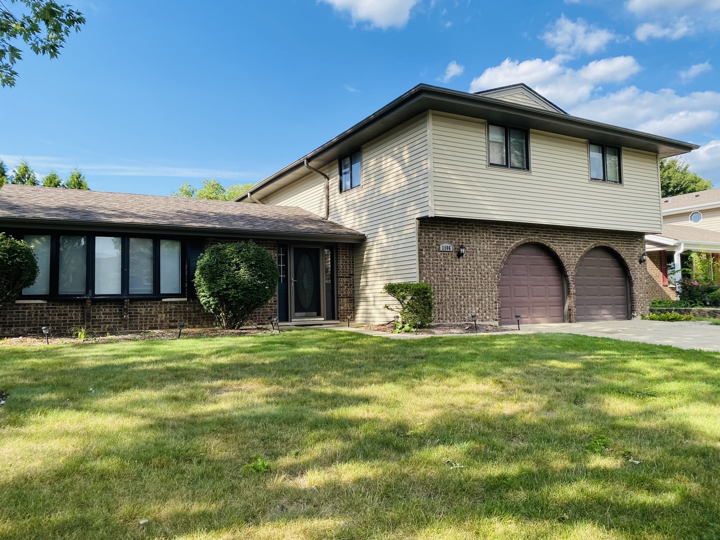 Property Photo: 1106 Westfield Lane IL 60193