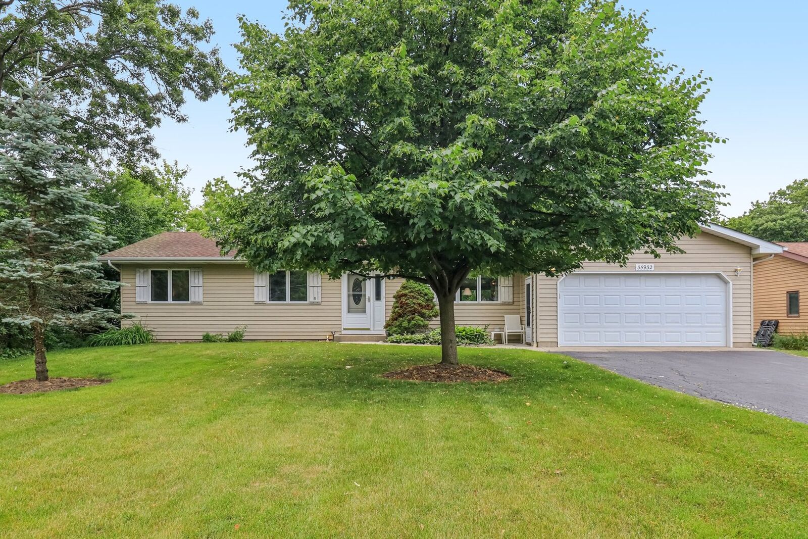 Property Photo:  35932 N Watson Avenue  IL 60041 