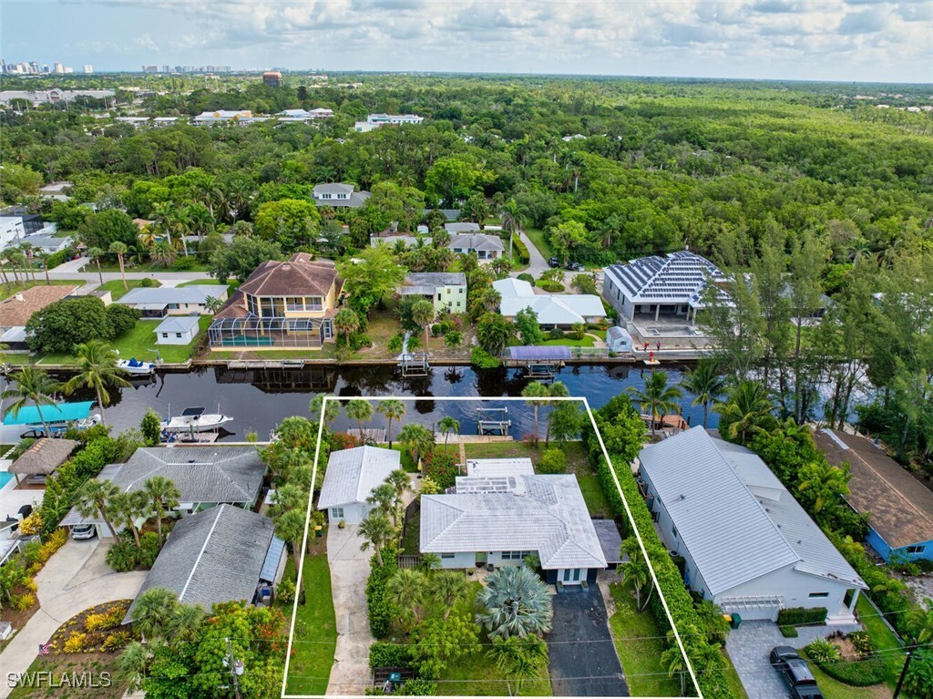 Property Photo: 1483 Bembury Drive FL 34102