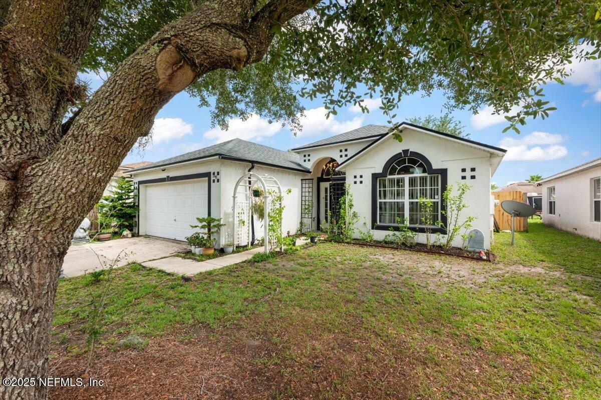 Property Photo: 9744 Watershed Court FL 32220