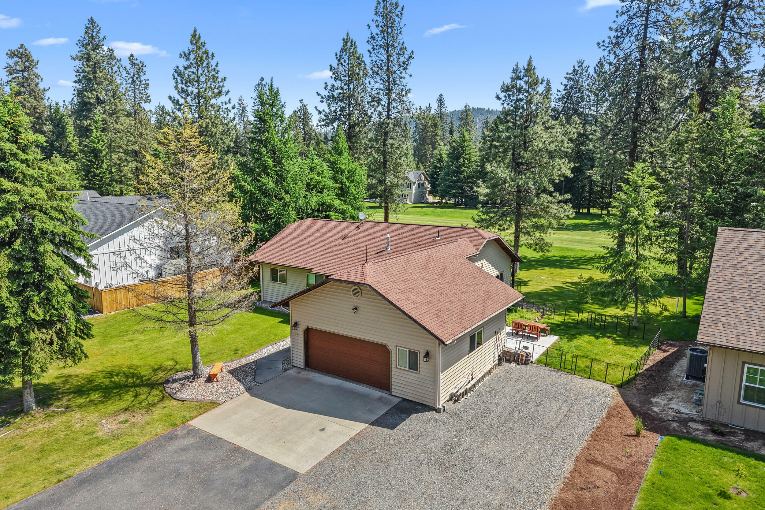 Property Photo: 325 Hogans Way WA 99109