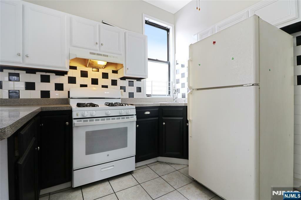 Property Photo:  6011 Park Avenue 2  NJ 07093 