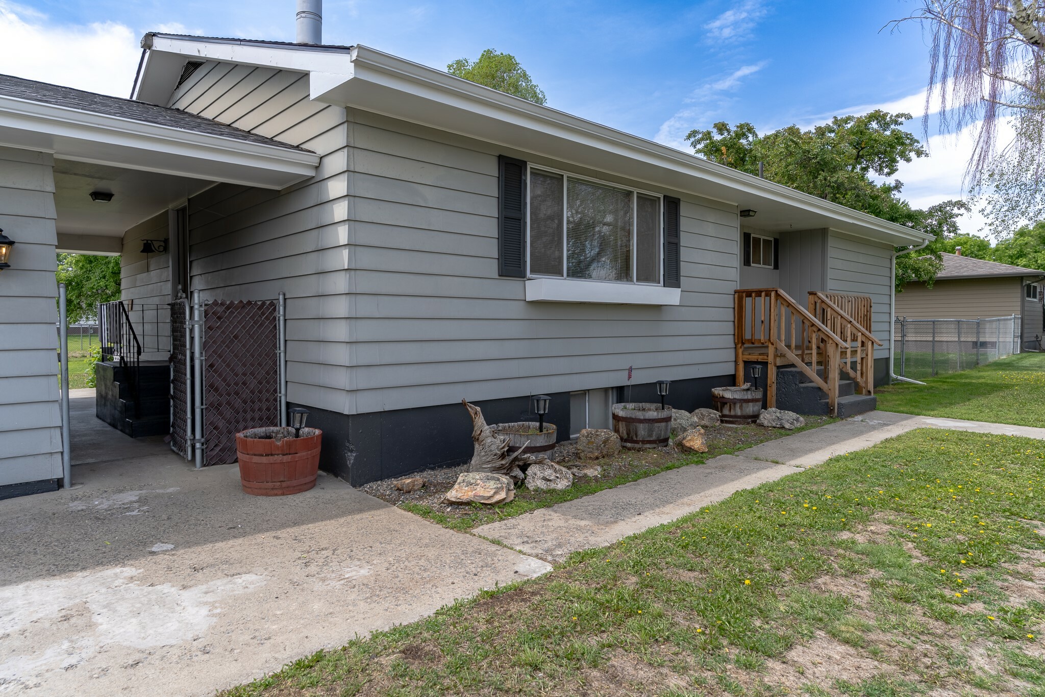 Property Photo: 611 E King Street MT 59635
