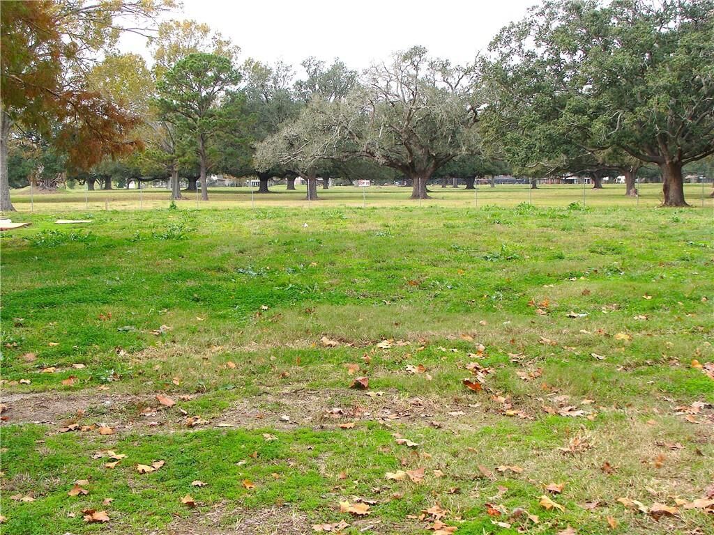 Property Photo: 118 Colonial Club Drive LA 70123