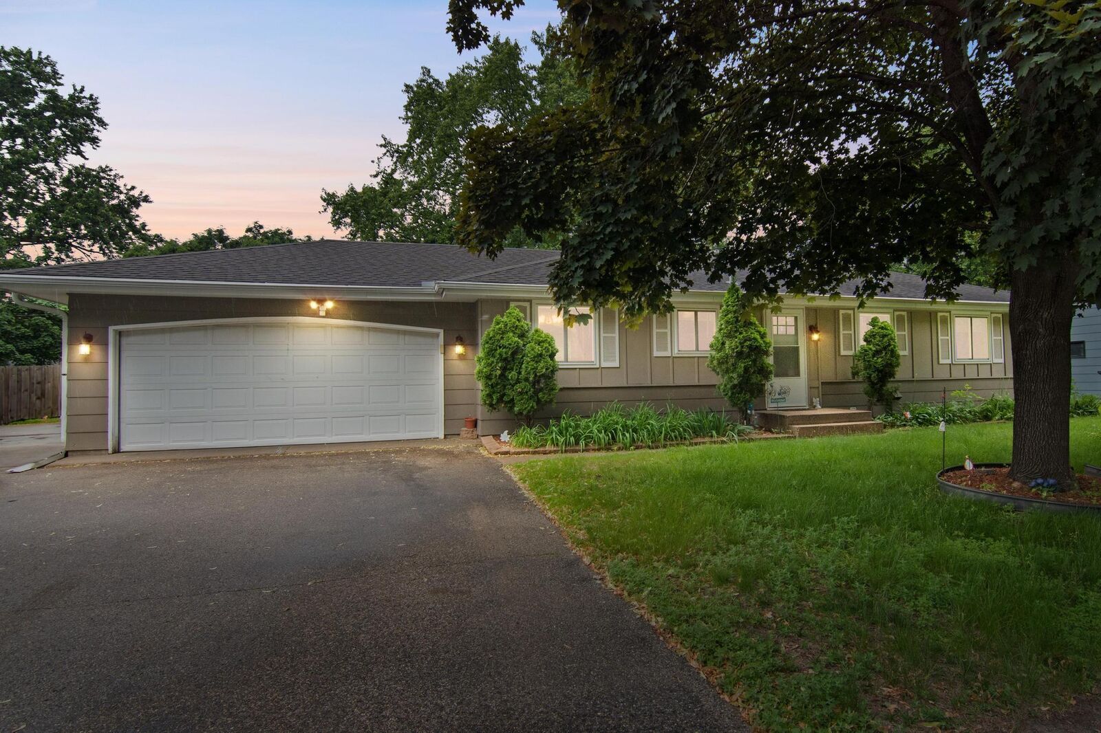 Property Photo: 6425 Major Avenue N MN 55429