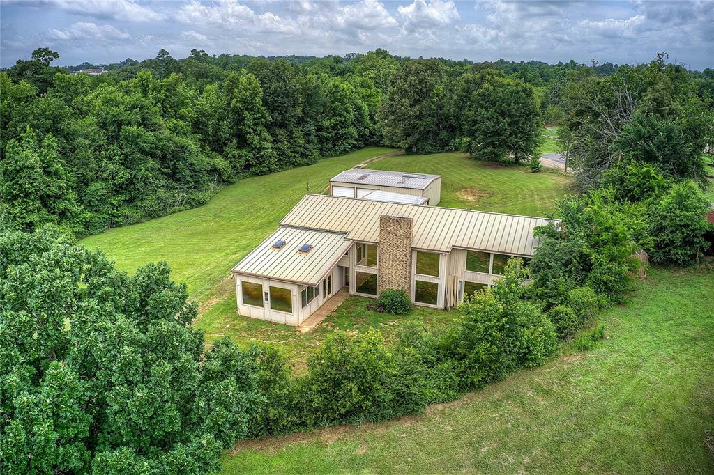Property Photo: 950 Gilmer Road TX 75494
