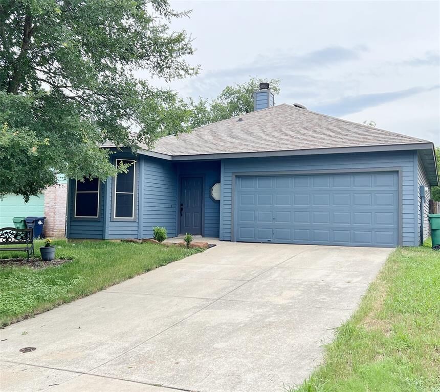 Property Photo: 2809 Newport Avenue TX 76209