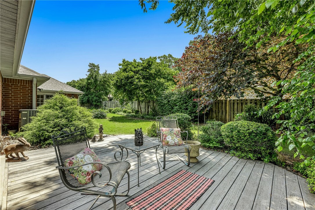 Property Photo: 4555 W Sandingham Street AR 72704