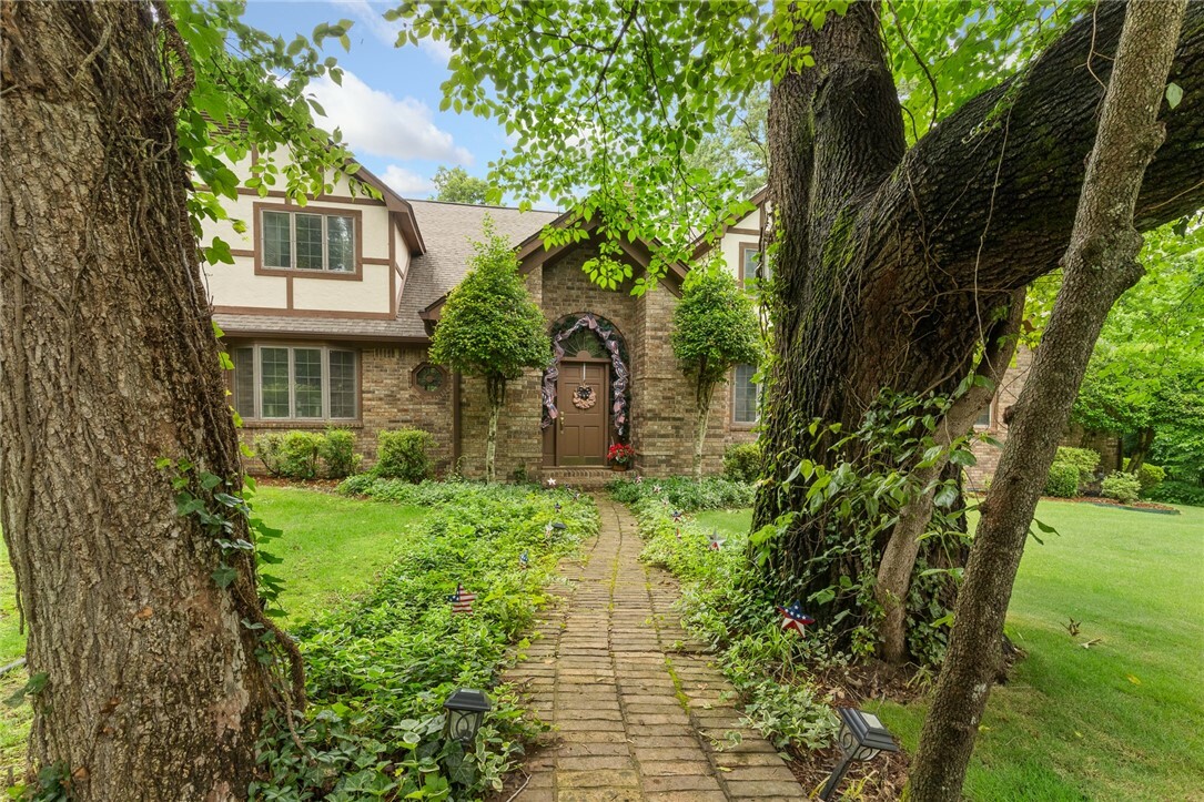 Property Photo: 2701 W Inwood Drive AR 72601