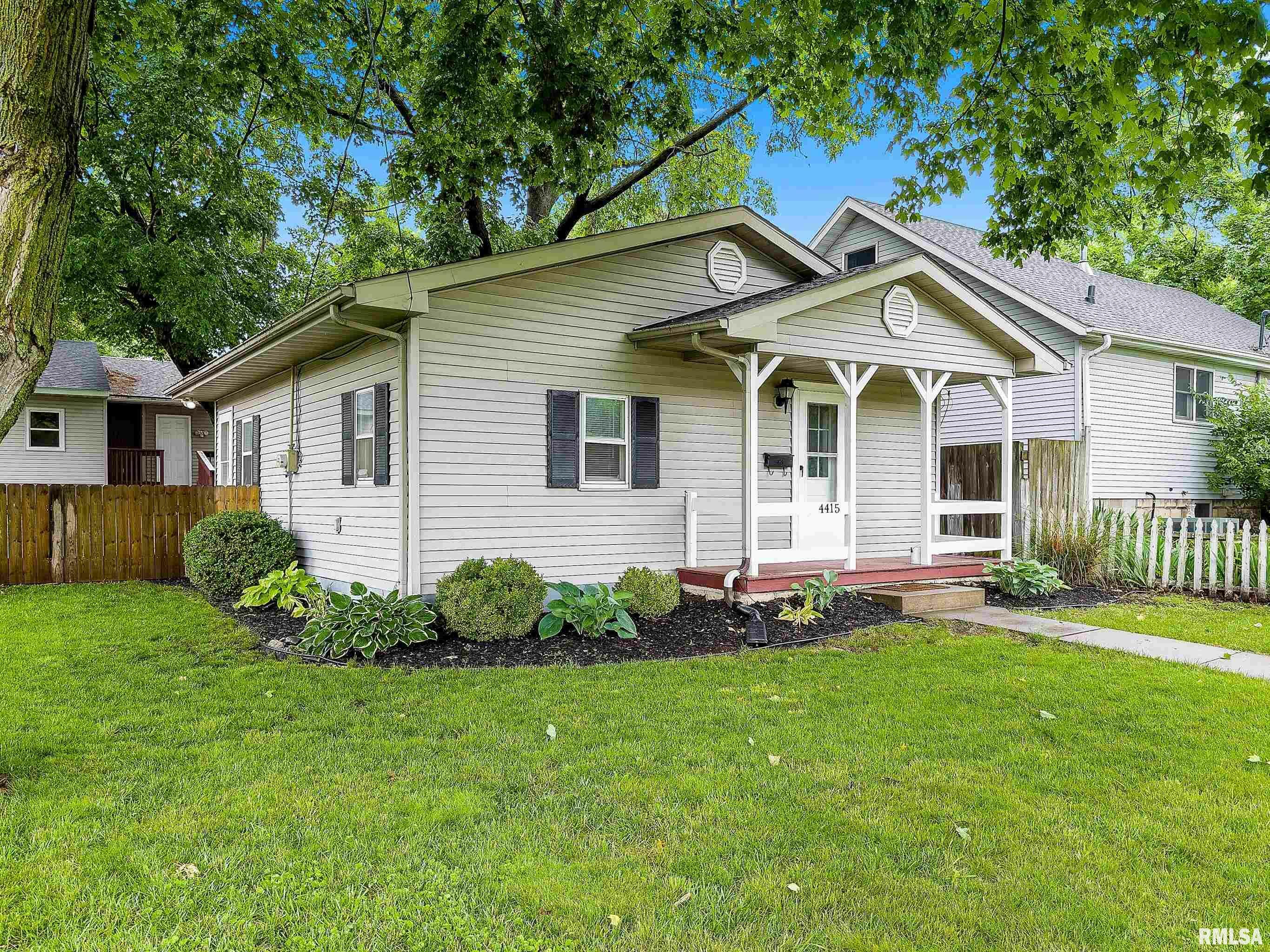 Property Photo: 4415 N Constantine Avenue IL 61616