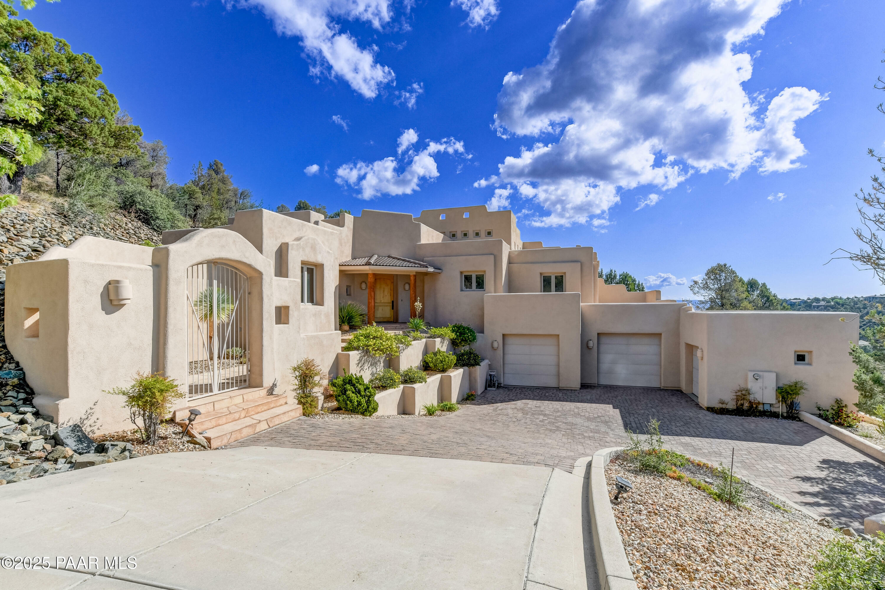 Property Photo:  628 W Lee Boulevard  AZ 86303 