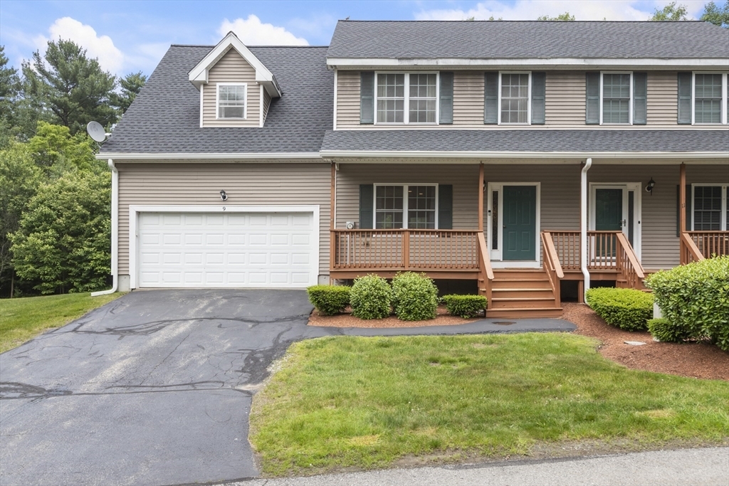 Property Photo:  9 Oakes Cir 9  MA 01527 