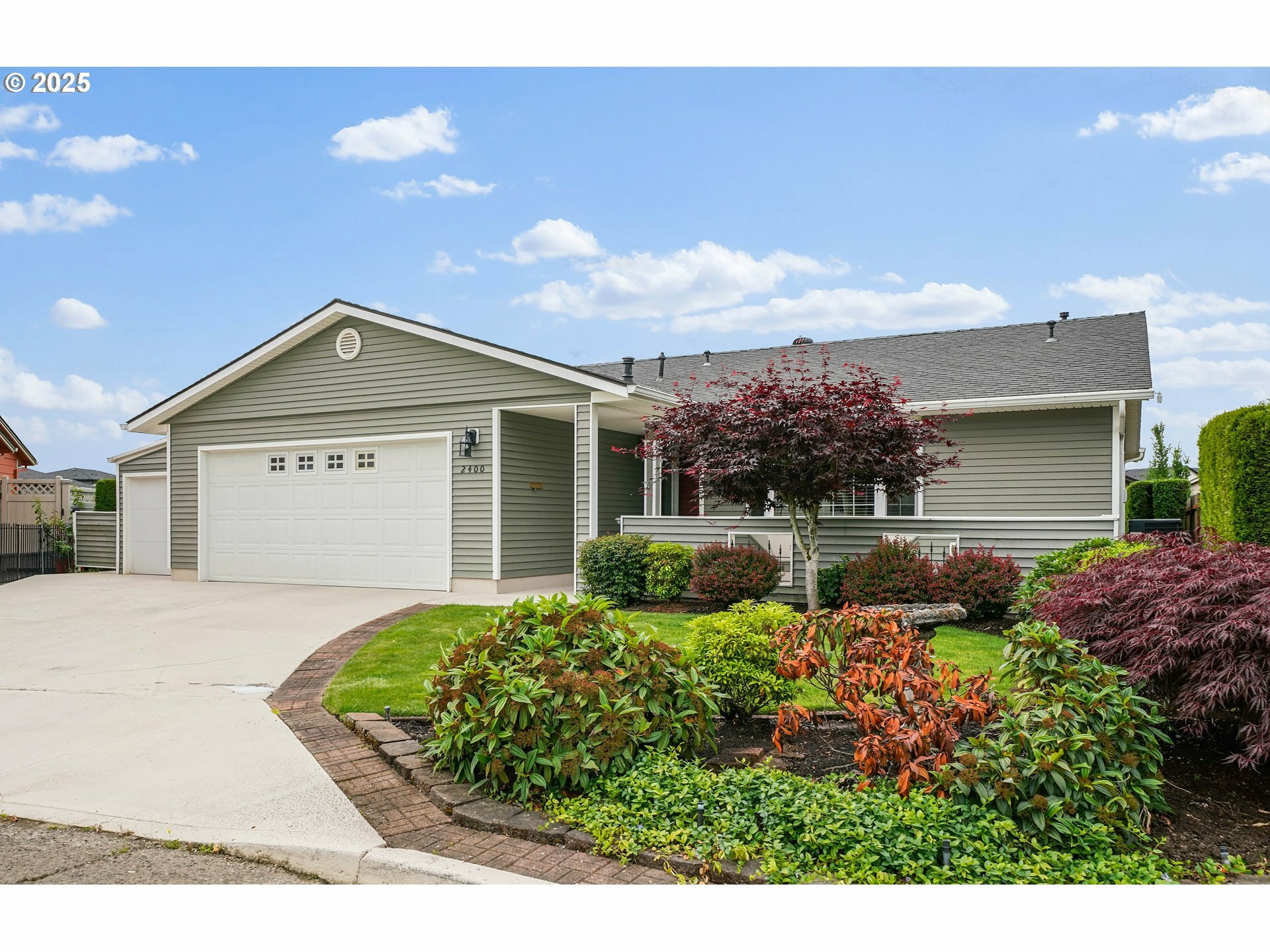 Property Photo:  2400 Santiam Dr W  OR 97071 