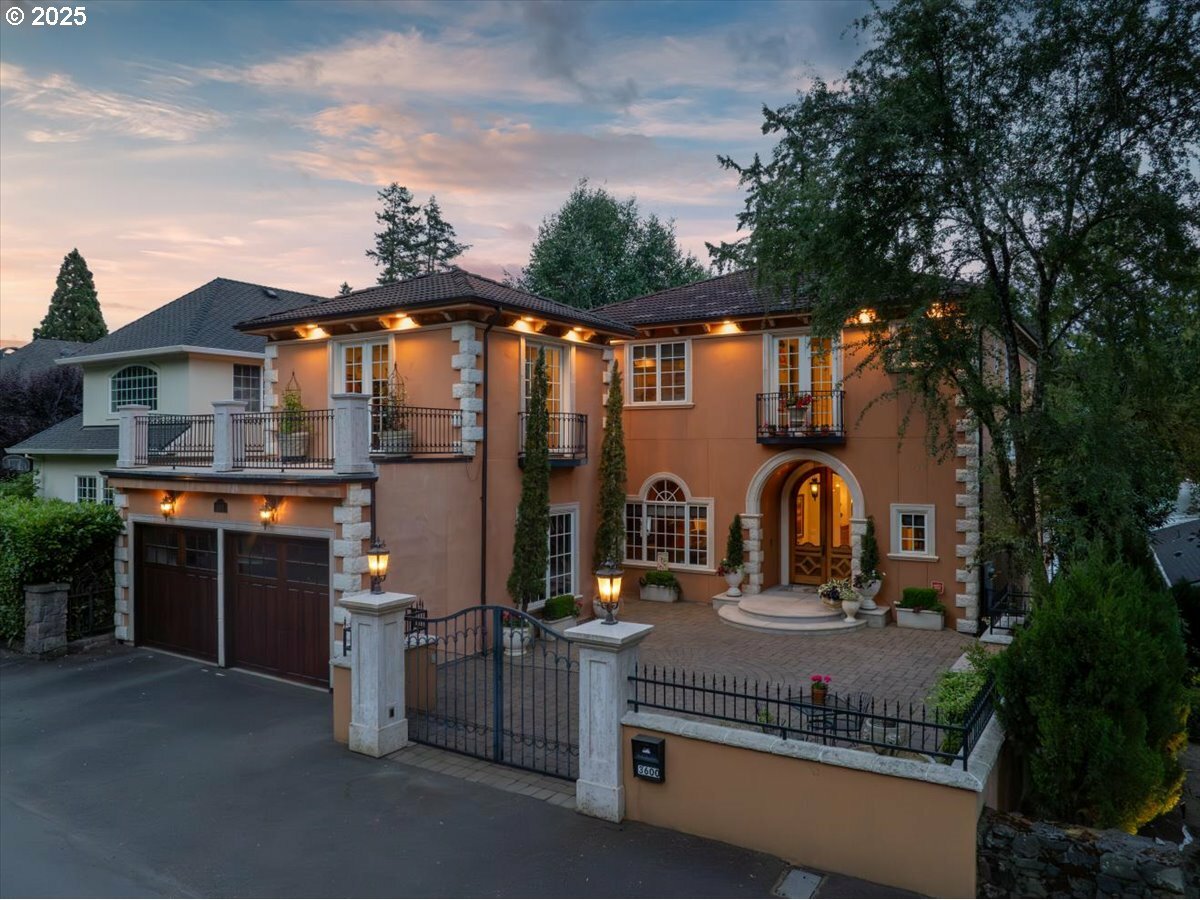 Property Photo: 3600 Lakeview Blvd OR 97035