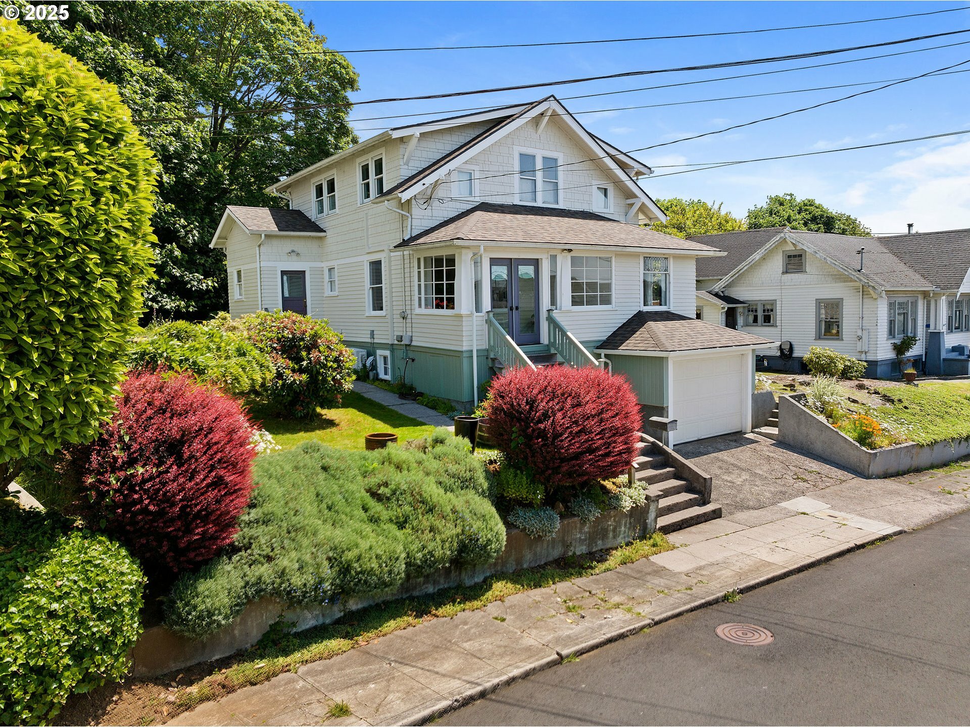 Property Photo: 571 Rivington Ave OR 97103