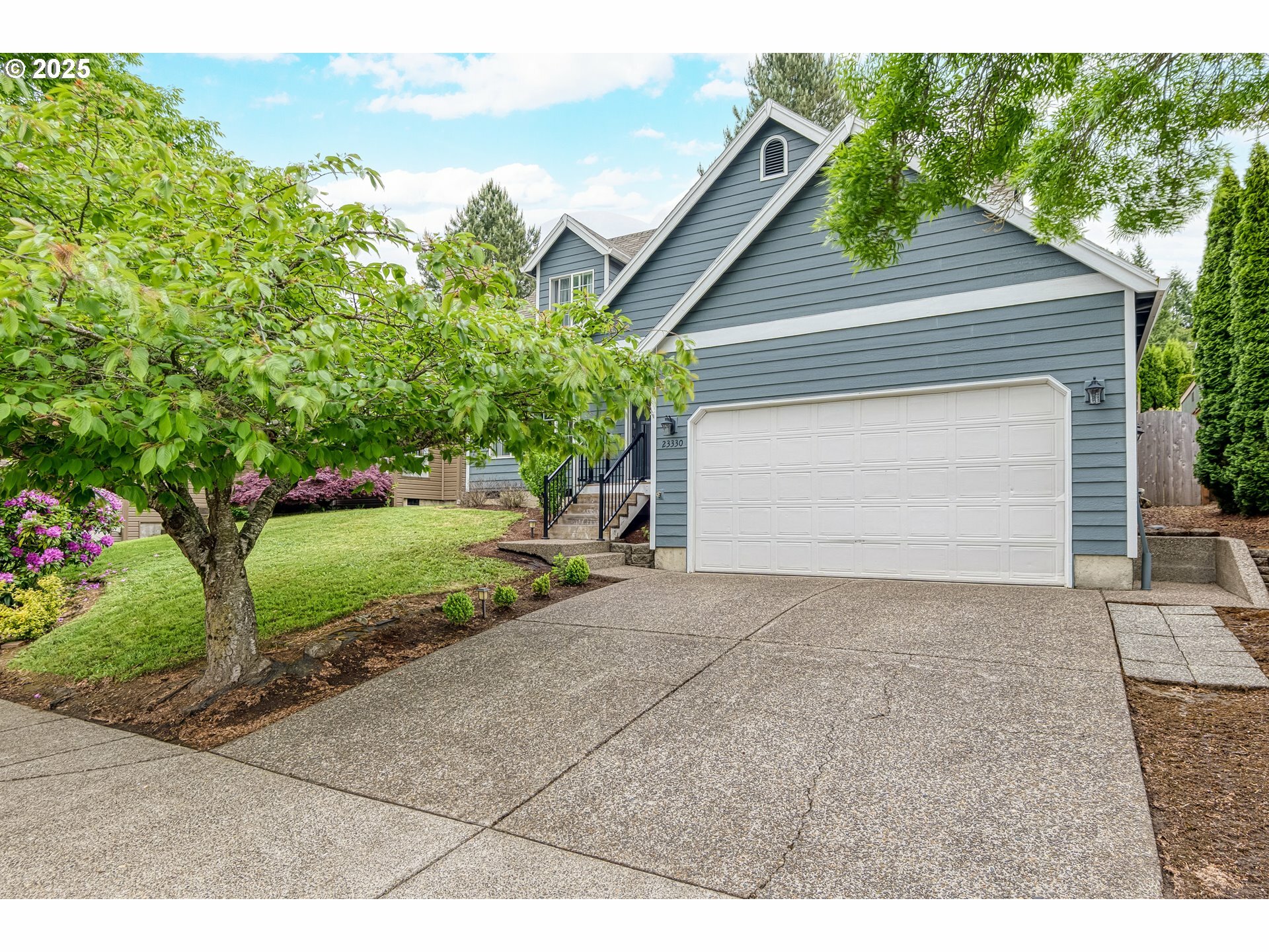 Property Photo: 23330 SW Orchard Heights Pl OR 97140