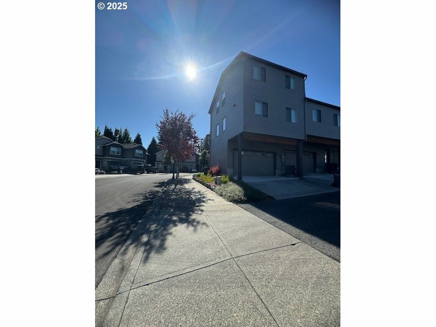 Property Photo:  