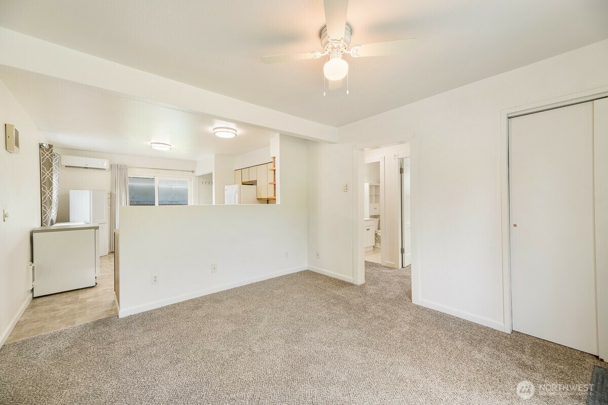 Property Photo: 6007 Oakes Ave SE WA 98203