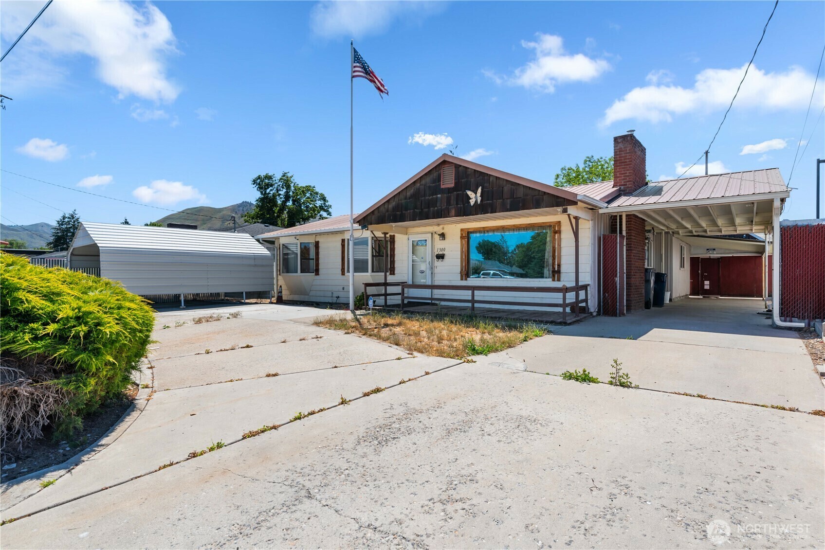 Property Photo: 1300 Monitor Avenue WA 98801