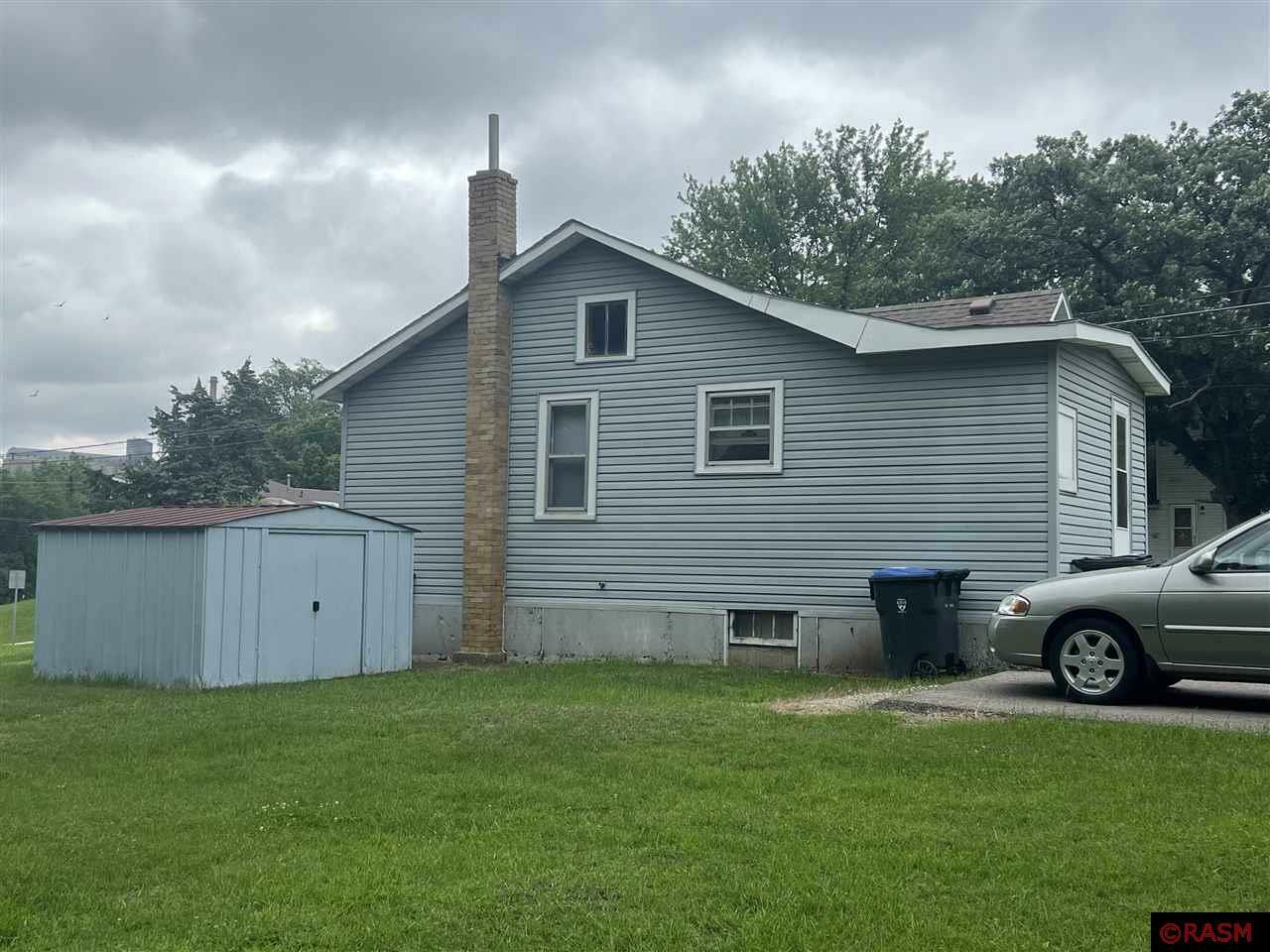 Property Photo: 1604 N 5th Ave MN 56001