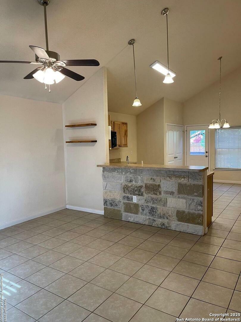 Property Photo: 414 Stagecoach TX 78133